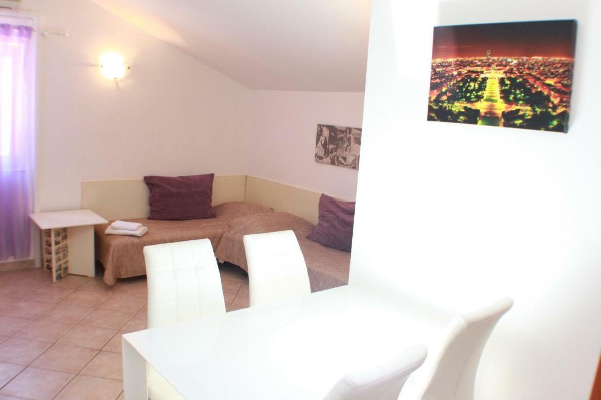 Apartments Laura Мали-Лошинь Экстерьер фото